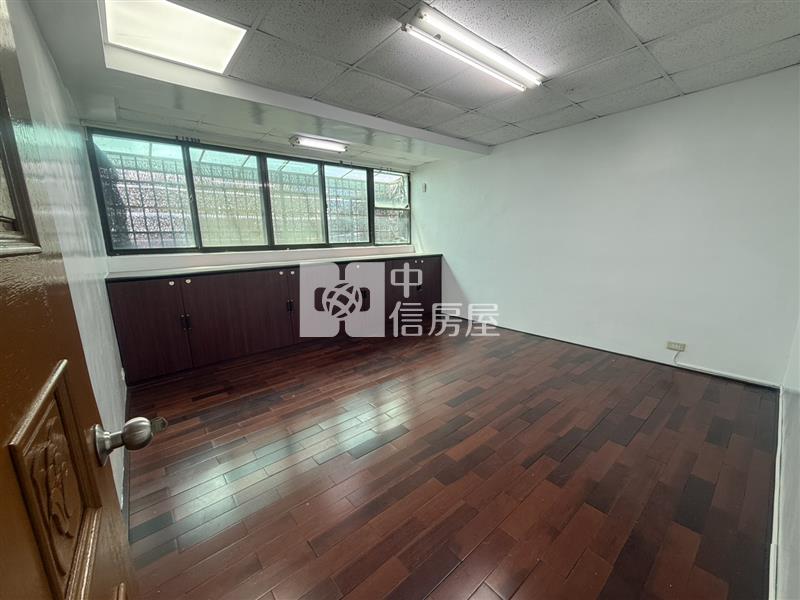 中興大學旁忠孝商圈室內42坪3+1房車位房屋室內格局與周邊環境