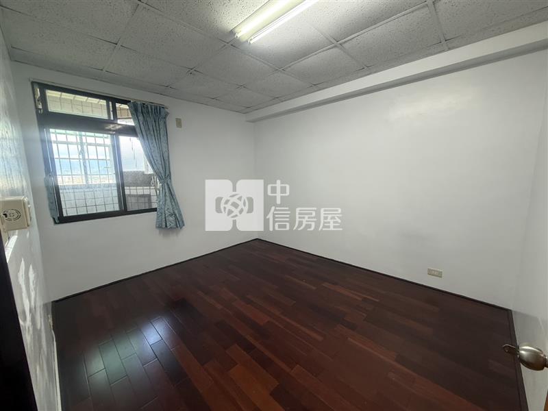中興大學旁忠孝商圈室內42坪3+1房車位房屋室內格局與周邊環境