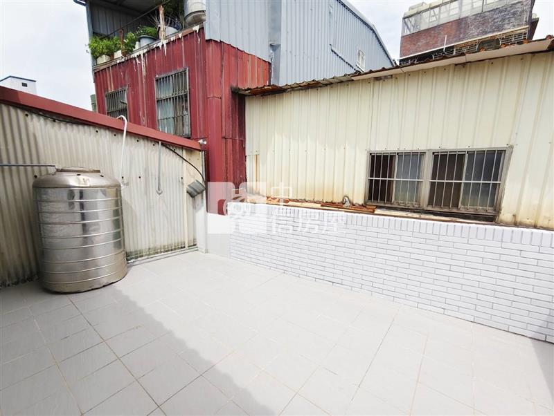 內壢環中商圈活巷整新美透天房屋室內格局與周邊環境