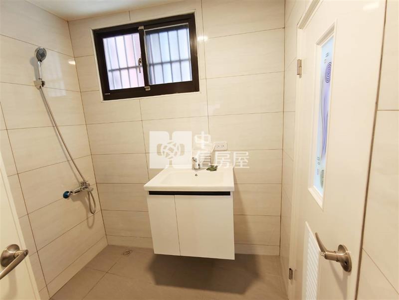 內壢環中商圈活巷整新美透天房屋室內格局與周邊環境