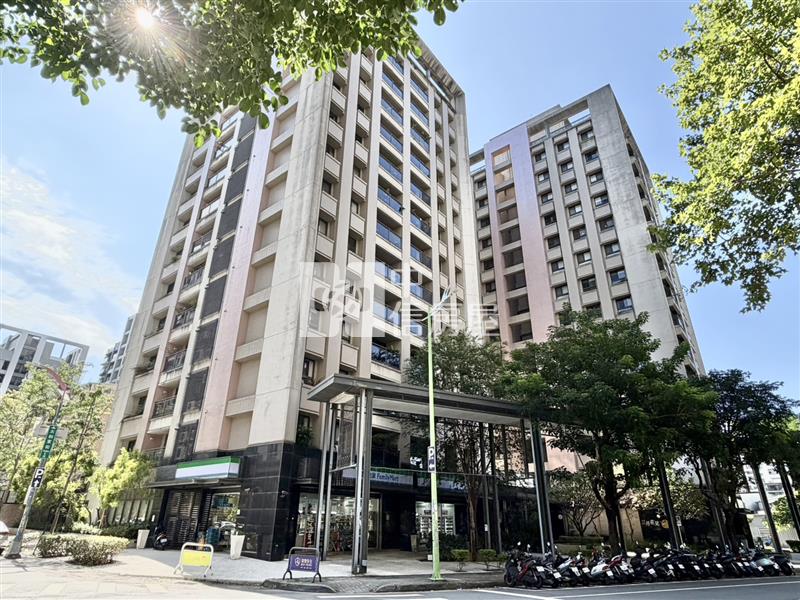 三月花見三房休旅車位房屋室內格局與周邊環境