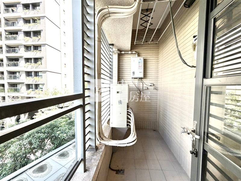 三月花見三房休旅車位房屋室內格局與周邊環境