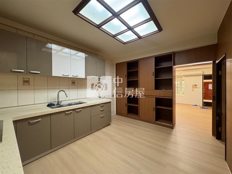 過嶺別墅可停雙車房屋室內格局與周邊環境