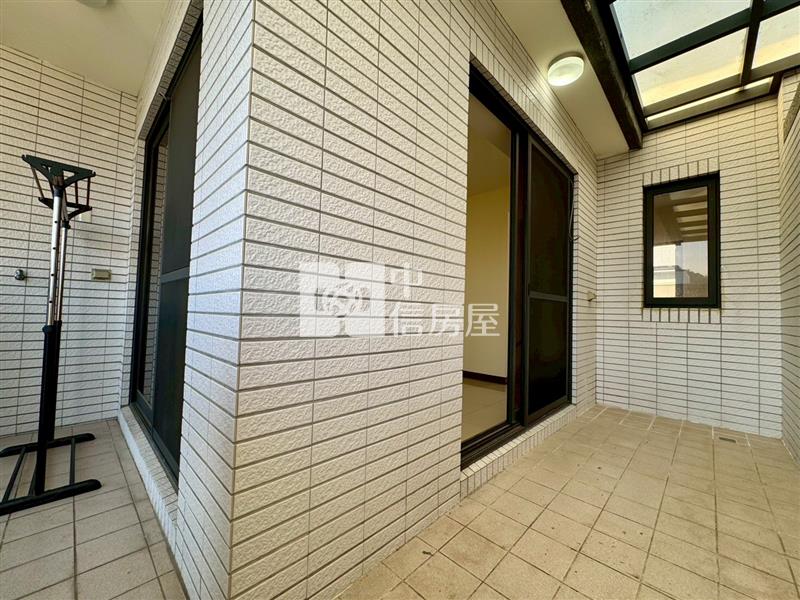 草屯完整學區輕屋齡透天房屋室內格局與周邊環境