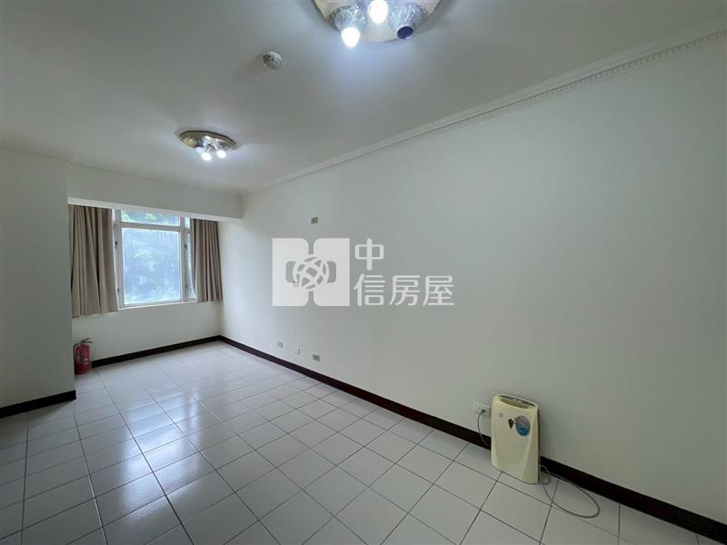 愛買商圈桃園居易三房房屋室內格局與周邊環境