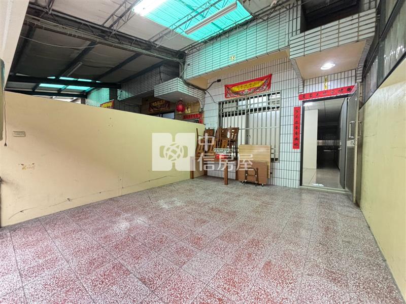 成功商圈臨路前院停車美透天房屋室內格局與周邊環境