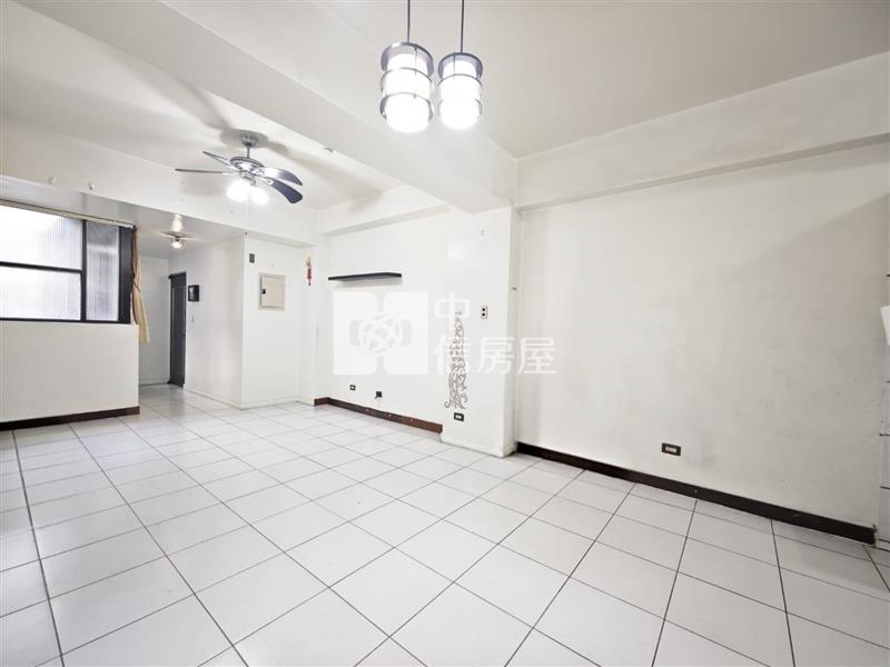 大里陽光低總價三房兩衛+車位房屋室內格局與周邊環境