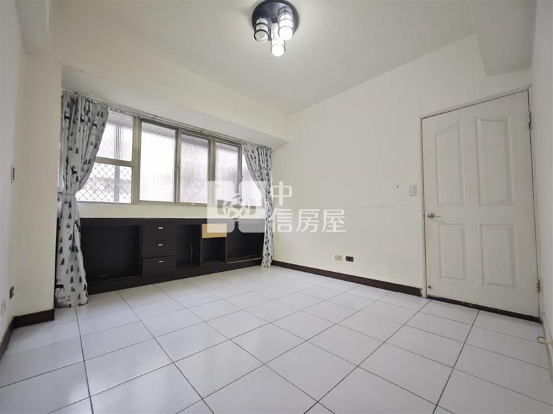大里陽光低總價三房兩衛+車位房屋室內格局與周邊環境