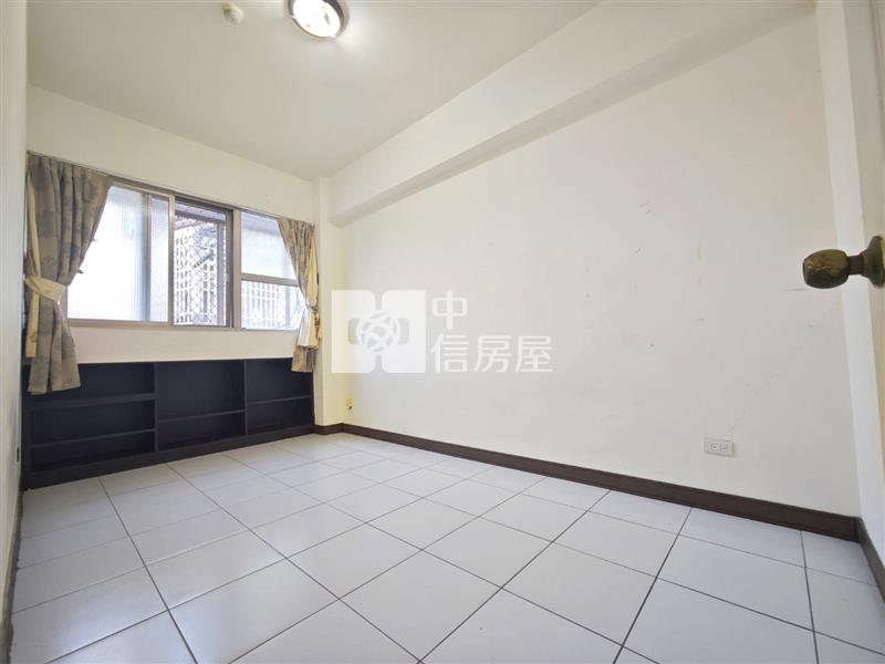 大里陽光低總價三房兩衛+車位房屋室內格局與周邊環境