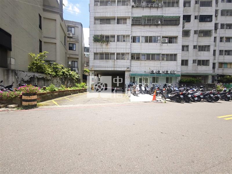 大里陽光低總價三房兩衛+車位房屋室內格局與周邊環境