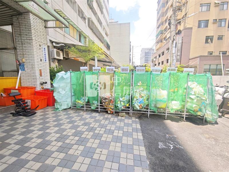 大里陽光低總價三房兩衛+車位房屋室內格局與周邊環境
