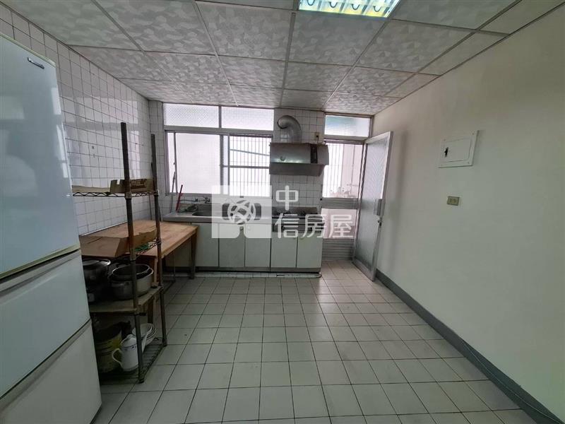苓雅國中忠孝夜市公寓2樓房屋室內格局與周邊環境