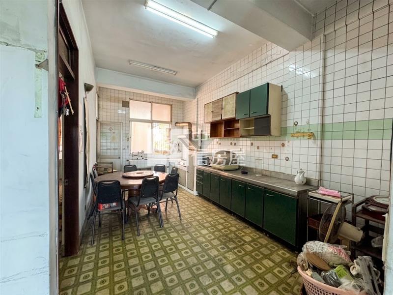 建業路綠意景觀健身宅|270萬輕鬆成家房屋室內格局與周邊環境