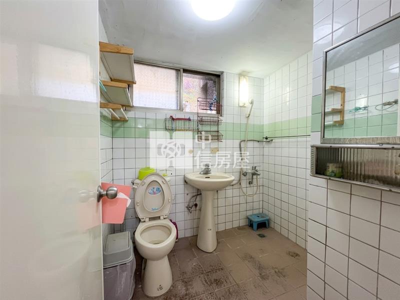 建業路綠意景觀健身宅|298萬輕鬆成家房屋室內格局與周邊環境