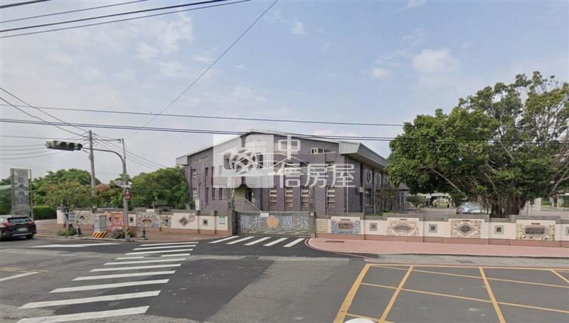 龍井國小旁邊間活路透天(專任)房屋室內格局與周邊環境