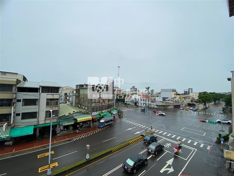 豐原臨路雙車透店房屋室內格局與周邊環境