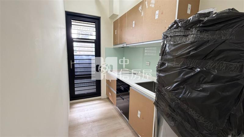 高鐵特區二房平車房屋室內格局與周邊環境