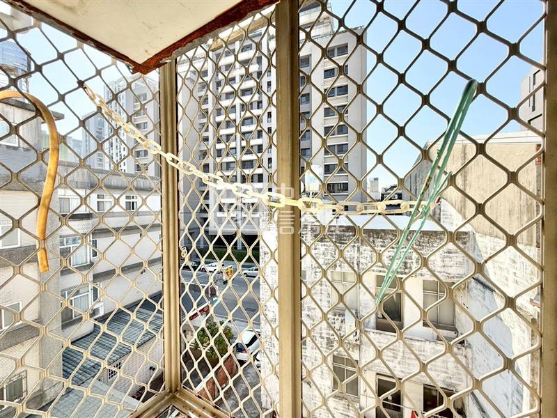 逢甲商圈收租21套透天房屋室內格局與周邊環境
