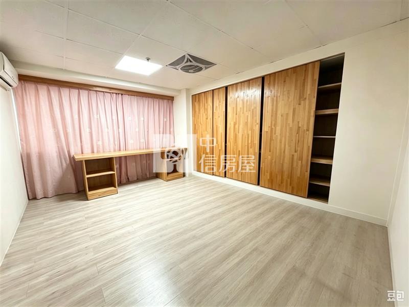 松竹雙鐵12米大面寬精品店面房屋室內格局與周邊環境