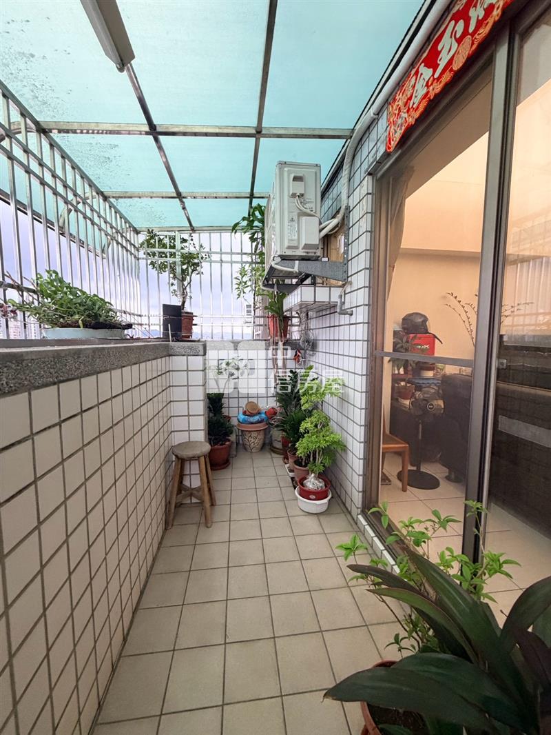 (金陵世家(B棟)興大附中震後4房雙主臥樓中樓平車美宅(室內50坪)房屋室內格局與周邊環境