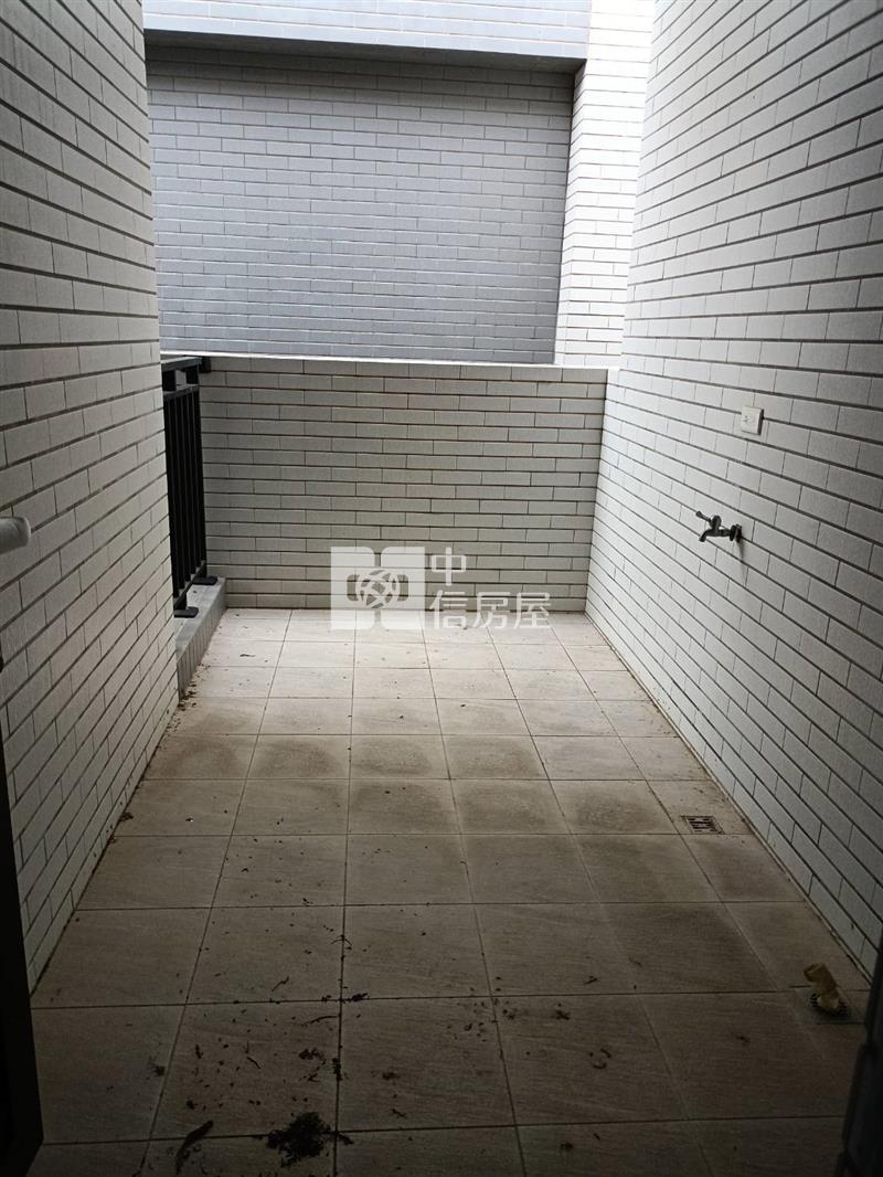 富岡全新電梯別墅房屋室內格局與周邊環境