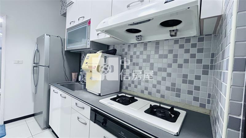 公園南路兩房附車位大樓房屋室內格局與周邊環境