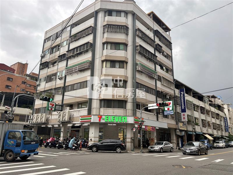 旅順路入門玄關採光美三房房屋室內格局與周邊環境