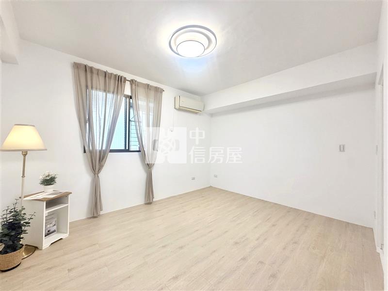 旅順路入門玄關採光美三房房屋室內格局與周邊環境