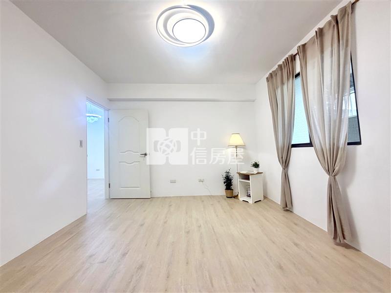 旅順路入門玄關採光美三房房屋室內格局與周邊環境
