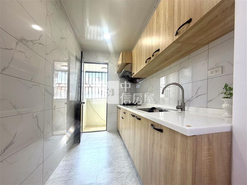 旅順路入門玄關採光美三房房屋室內格局與周邊環境