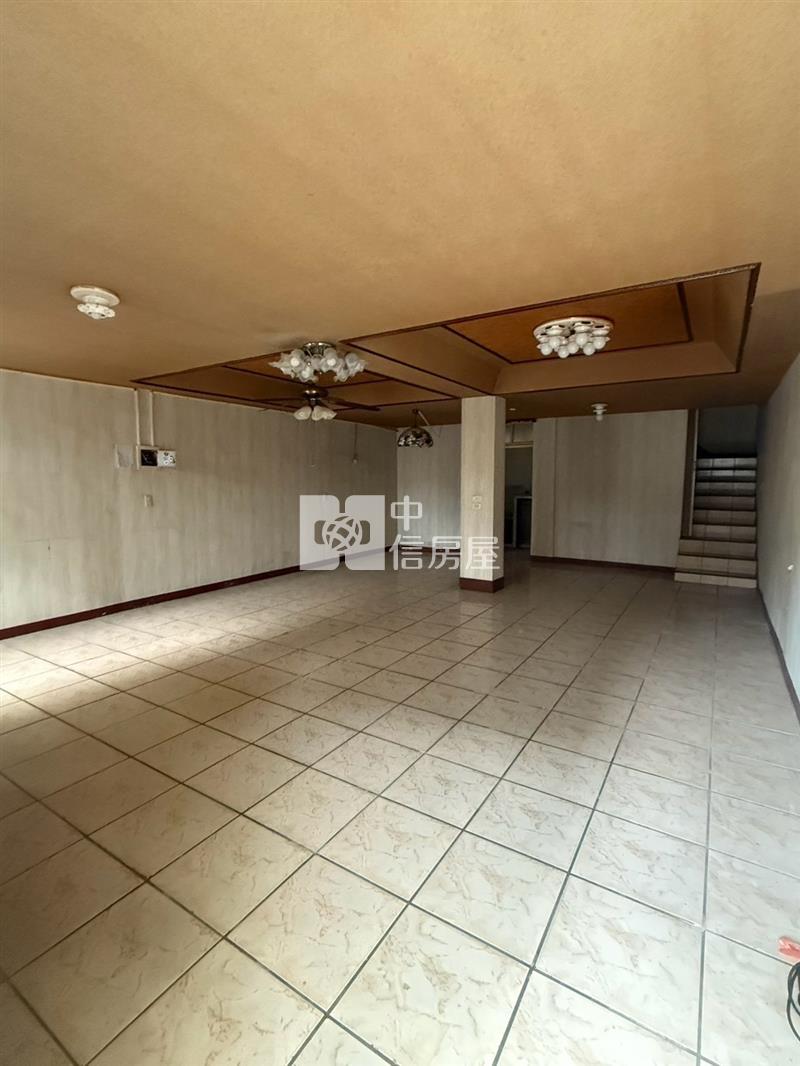 大面寬室內車庫/5房雙陽台/活巷透天房屋室內格局與周邊環境