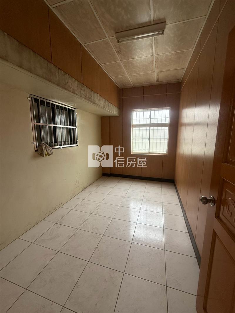 大面寬室內車庫/5房雙陽台/活巷透天房屋室內格局與周邊環境