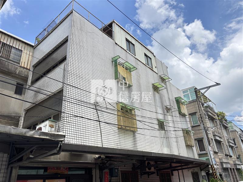 龍岡森林公園邊間大地坪美透天房屋室內格局與周邊環境
