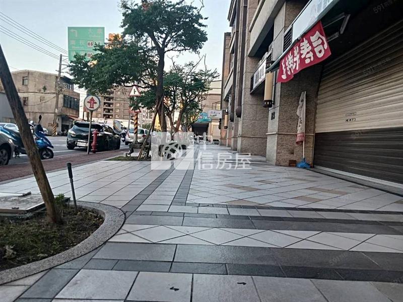 K32.三角窗挑高雙店面 【捷運新北園區站加盟店】房屋室內格局與周邊環境