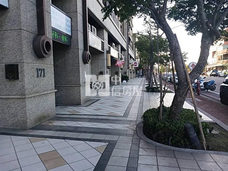 K32.三角窗挑高雙店面 【捷運新北園區站加盟店】房屋室內格局與周邊環境