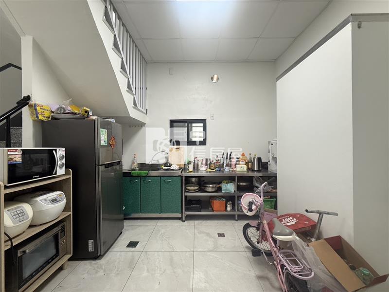 茄萣成功國小透天房屋室內格局與周邊環境