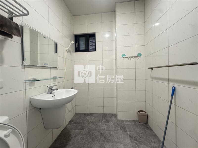 茄萣成功國小透天房屋室內格局與周邊環境