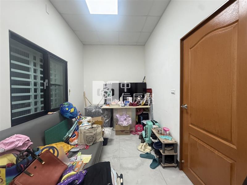 茄萣成功國小透天房屋室內格局與周邊環境