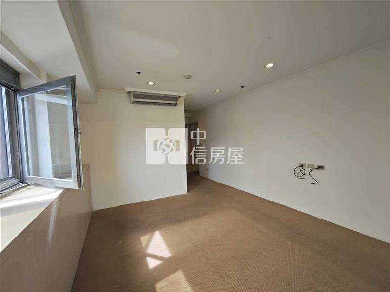 世紀宮廷朝南大四+1房車房屋室內格局與周邊環境