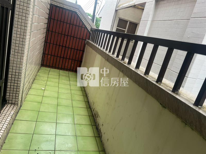 大面寬三車庫庭院別墅房屋室內格局與周邊環境
