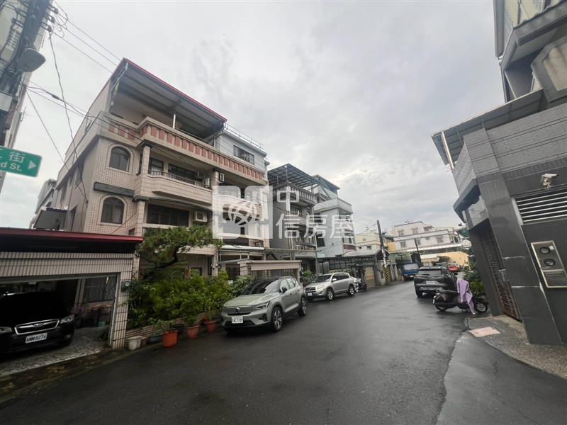 大面寬三車庫庭院別墅房屋室內格局與周邊環境