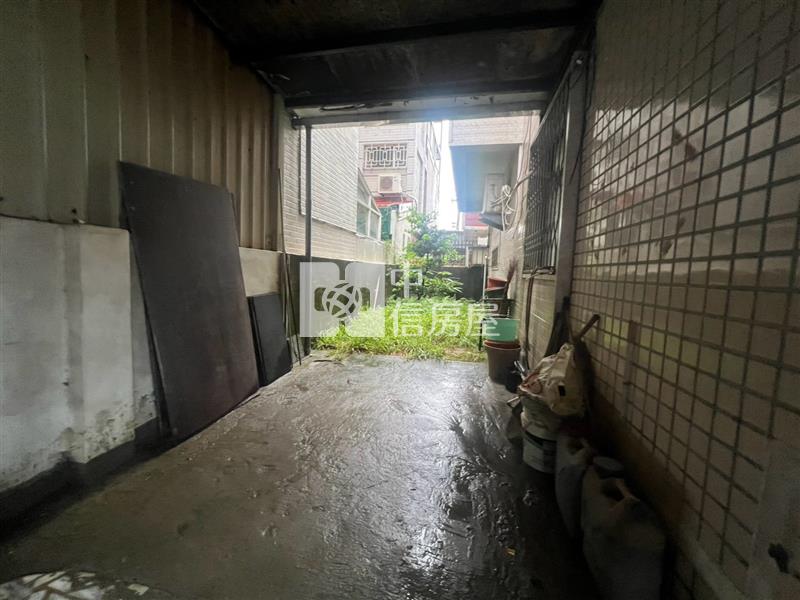 大面寬三車庫庭院別墅房屋室內格局與周邊環境