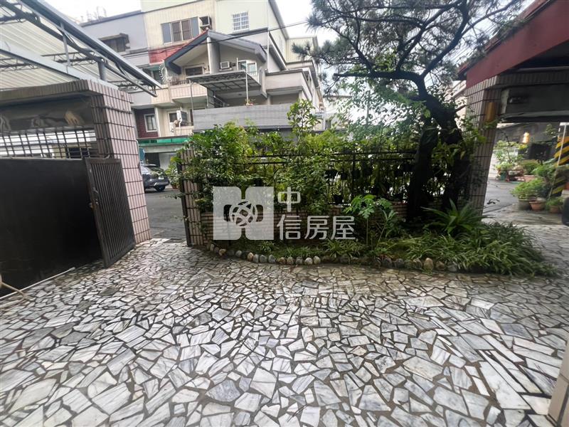 大面寬三車庫庭院別墅房屋室內格局與周邊環境