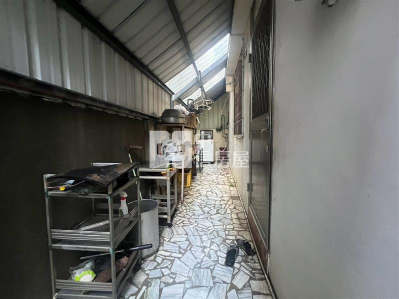 大面寬三車庫庭院別墅房屋室內格局與周邊環境
