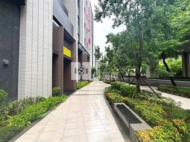 樹孝商圈旁稀有店面平車房屋室內格局與周邊環境