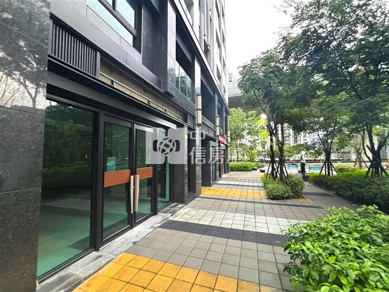太平74旁全新稀有店面平車房屋室內格局與周邊環境