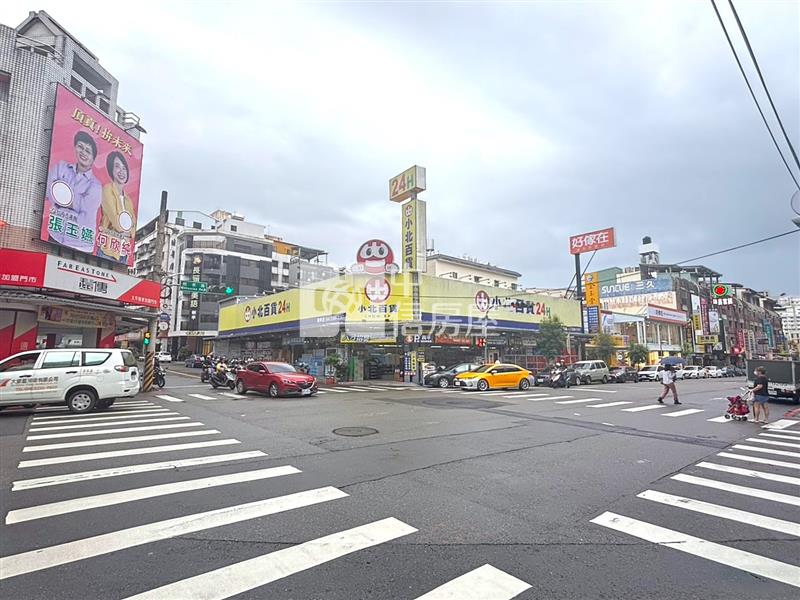 太平74旁全新稀有店面平車房屋室內格局與周邊環境