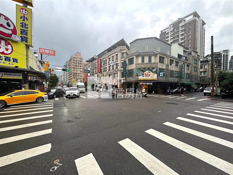 太平74旁全新稀有店面平車房屋室內格局與周邊環境