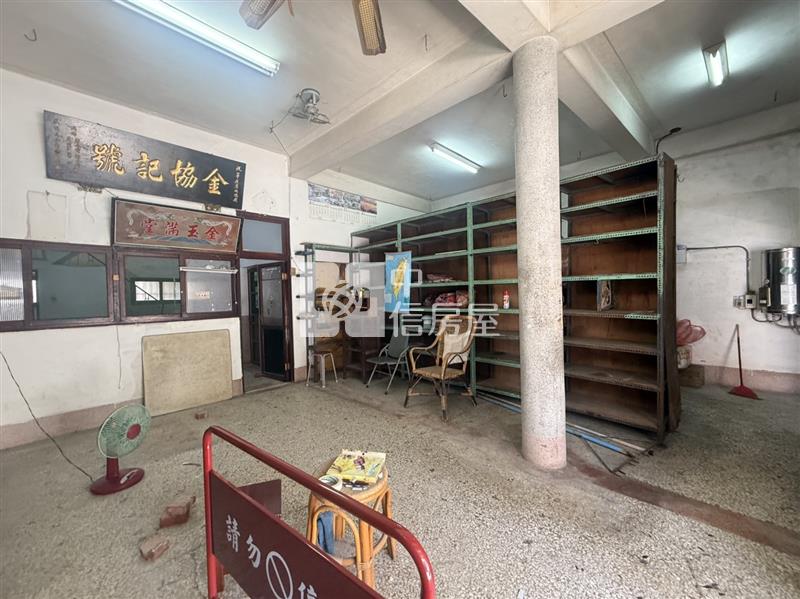 茄萣市區古色古香大面寬透天房屋室內格局與周邊環境