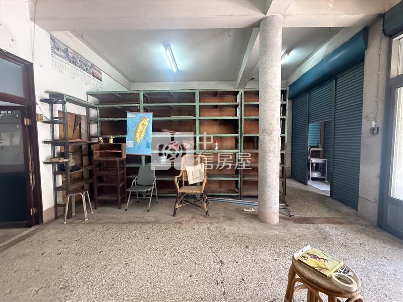 茄萣市區古色古香大面寬透天房屋室內格局與周邊環境